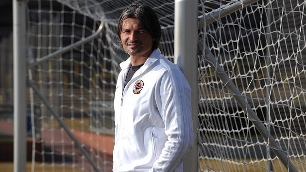 Trenér brankářů Sparty Pavel Srníček. Trenér brankářů Sparty Pavel Srníček.