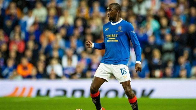 Glen Kamara z Glasgow Rangers v utkání s Evropské ligy proti Lyonu. Glen Kamara z Glasgow Rangers v utkání s Evropské ligy proti Lyonu.