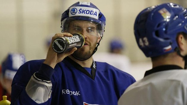 Hokejový útočník Radek Smoleňák během tréninku české reprezentace. Hokejový útočník Radek Smoleňák během tréninku české reprezentace.