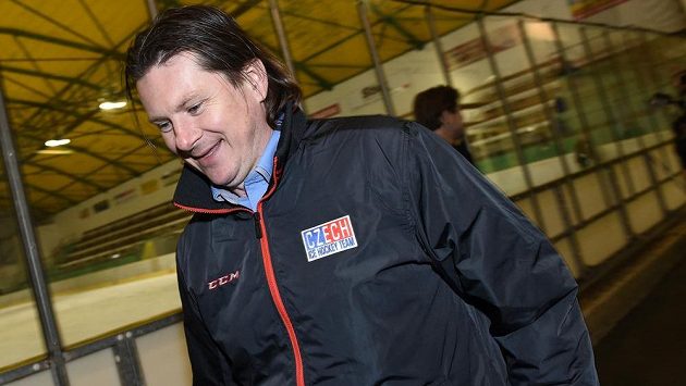 Nový tiskový mluvčí české hokejové reprezentace Martin Procházka ve Velkých Popovicích. Nový tiskový mluvčí české hokejové reprezentace Martin Procházka ve Velkých Popovicích.