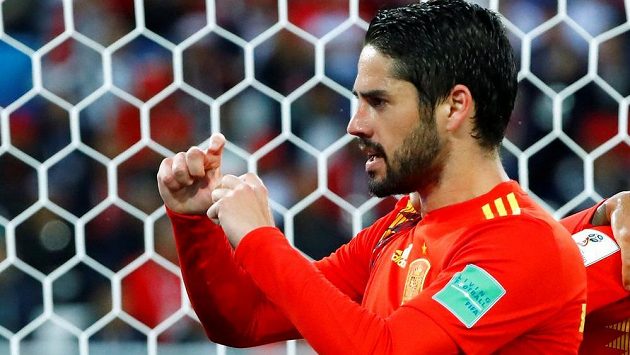 Španělský fotbalista Isco slaví gól v síti Maroka na mistrovství světa. Španělský fotbalista Isco slaví gól v síti Maroka na mistrovství světa.
