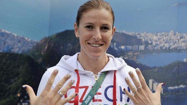 Česká běžkyně Zuzana Hejnová v olympijské vesnici. Česká běžkyně Zuzana Hejnová v olympijské vesnici.