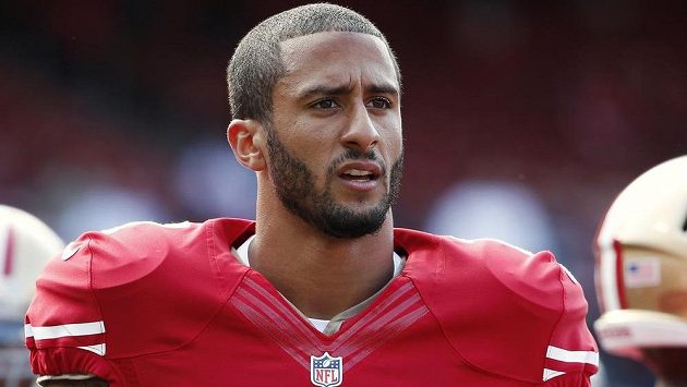 Hráč amerického fotbalu Colin Kaepernick. Hráč amerického fotbalu Colin Kaepernick.