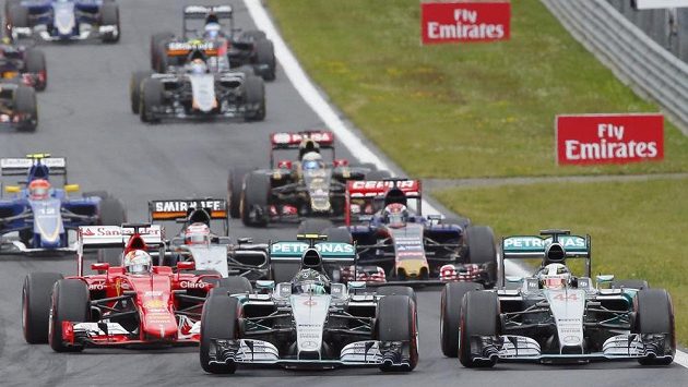 Formule 1 přestává divácky táhnout. Zarazí její vedení odliv fanoušků? Formule 1 přestává divácky táhnout. Zarazí její vedení odliv fanoušků?