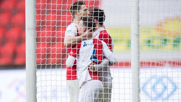 O postupu fotbalistů Slavie bookmakeři vůbec nepochybují. O postupu fotbalistů Slavie bookmakeři vůbec nepochybují.