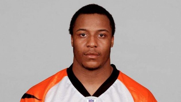 Bývalý hráč NFL Terrell Roberts byl zastřelen na zahradě u své babičky. Bývalý hráč NFL Terrell Roberts byl zastřelen na zahradě u své babičky.