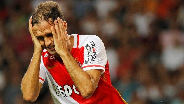 Portugalský obránce Ricardo Carvalho v Monaku končí. Portugalský obránce Ricardo Carvalho v Monaku končí.