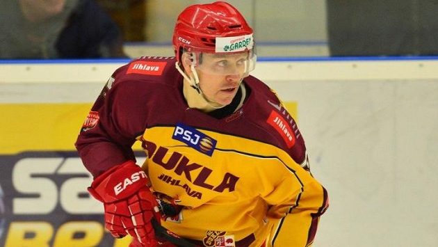 Dlouholetý útočník Marek Melenovský v jihlavském dresu. Dlouholetý útočník Marek Melenovský v jihlavském dresu.