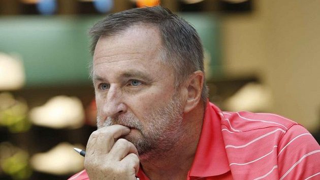 Trenér basketbalistek Lubor Blažek Trenér basketbalistek Lubor Blažek