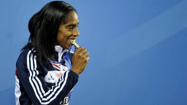 Trojskokanka Yamile Aldamaová s medailí z halového MS Trojskokanka Yamile Aldamaová s medailí z halového MS