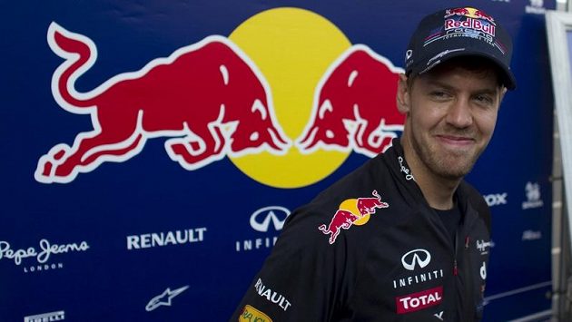 Spokojený Němec Sebastian Vettel po tréninku v Abú Zabí. Spokojený Němec Sebastian Vettel po tréninku v Abú Zabí.