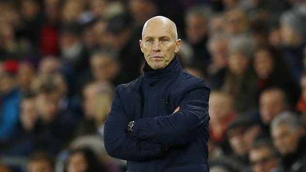 Bob Bradley při svém posledním zápase v roli kouče Swansea. Bob Bradley při svém posledním zápase v roli kouče Swansea.