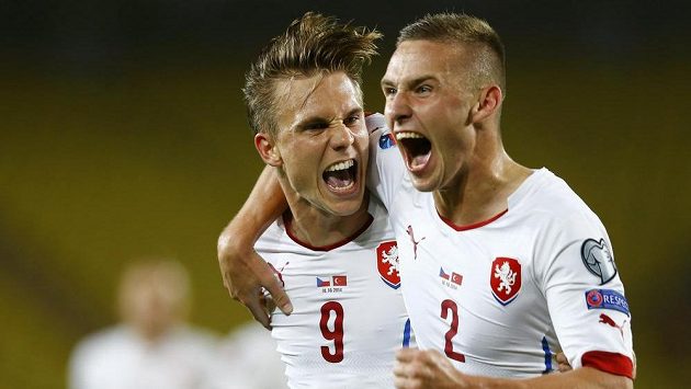 Pavel Kadeřábek (vpravo) by se mohl objevit v dresu fotbalistů do 21 let na domácím malém EURO. Pavel Kadeřábek (vpravo) by se mohl objevit v dresu fotbalistů do 21 let na domácím malém EURO.