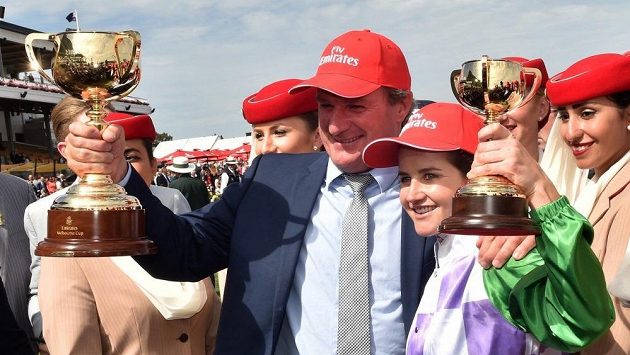 Dostihový trenér Darren Weir a jeho chvíle slávy v roce 2015, kdy se svým koněm Prince of Penzance vyhrál australský Melbourne Cup. Dostihový trenér Darren Weir a jeho chvíle slávy v roce 2015, kdy se svým koněm Prince of Penzance vyhrál australský Melbourne Cup.