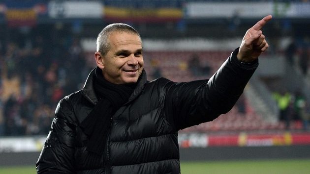 Spokojený trenér Sparty Vítězslav Lavička po výhře nad Plzní. Spokojený trenér Sparty Vítězslav Lavička po výhře nad Plzní.