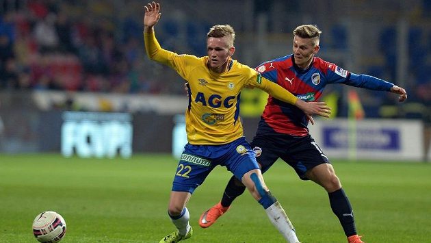 Petr Kodeš (vlevo) z Teplic a Patrik Hrošovský z Plzně. Petr Kodeš (vlevo) z Teplic a Patrik Hrošovský z Plzně.