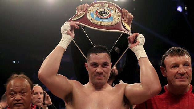 Joseph Parker slaví vítězství nad Hughie Furym. Joseph Parker slaví vítězství nad Hughie Furym.