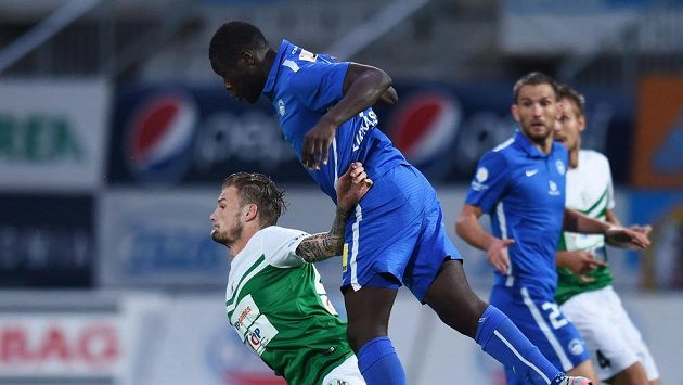 Vít Beneš (vlevo) z Jablonce a Kevin Luckassen z Liberce. Vít Beneš (vlevo) z Jablonce a Kevin Luckassen z Liberce.