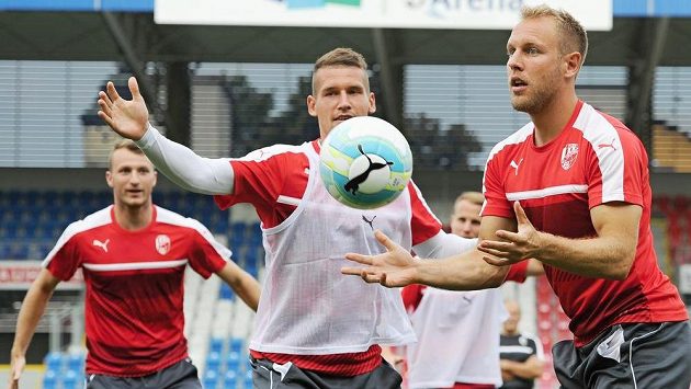 Fotbalisté Plzně zleva Michael Krmenčík, Lukáš Hejda a Daniel Kolář. Fotbalisté Plzně zleva Michael Krmenčík, Lukáš Hejda a Daniel Kolář.