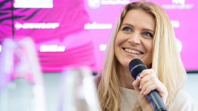 Tenistka Lucie Šafářová dostala divokou kartu, a na antuce ve Stromovce se tak na konci dubna rozloučí s českými fanoušky a možná i s celou kariérou. Tenistka Lucie Šafářová dostala divokou kartu, a na antuce ve Stromovce se tak na konci dubna rozloučí s českými fanoušky a možná i s celou kariérou.