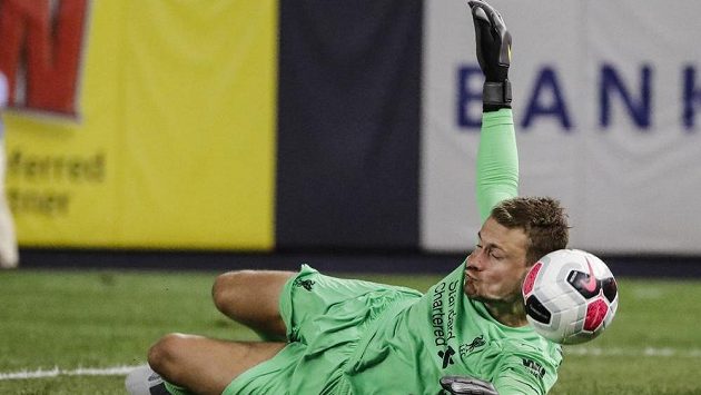 Brankář Liverpoolu Simon Mignolet během přípravného utkání proti Sportingu. Brankář Liverpoolu Simon Mignolet během přípravného utkání proti Sportingu.