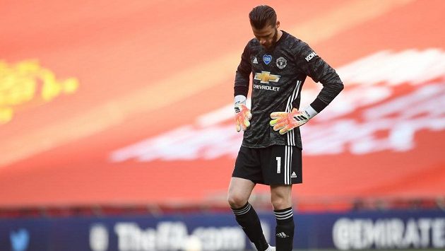 Brankář Manchesteru United David de Gea po druhém inkasovaném gólu v pohárovém semifinále s Chelsea. Brankář Manchesteru United David de Gea po druhém inkasovaném gólu v pohárovém semifinále s Chelsea.