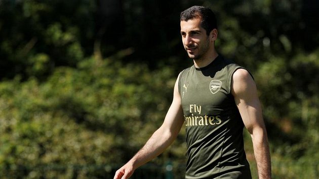 Záložník Arsenalu Henrik Mchitarjan při tréninku. Záložník Arsenalu Henrik Mchitarjan při tréninku.
