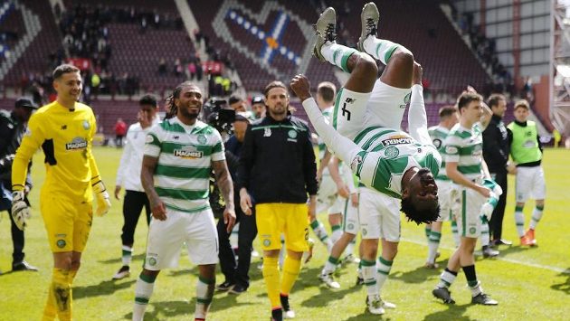 Fotbalisté Celtiku Glasgow slaví mistrovský titul. Fotbalisté Celtiku Glasgow slaví mistrovský titul.