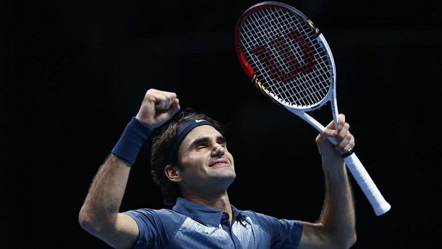Švýcarský tenista Roger Federer se raduje z vítězství nad Argentincem Juanem Martínem del Potrem. Švýcarský tenista Roger Federer se raduje z vítězství nad Argentincem Juanem Martínem del Potrem.