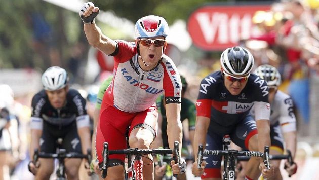 Nor Alexander Kristoff jásá, v Nimes si připsal druhý etapový triumf v tomto ročníku Tour. Nor Alexander Kristoff jásá, v Nimes si připsal druhý etapový triumf v tomto ročníku Tour.