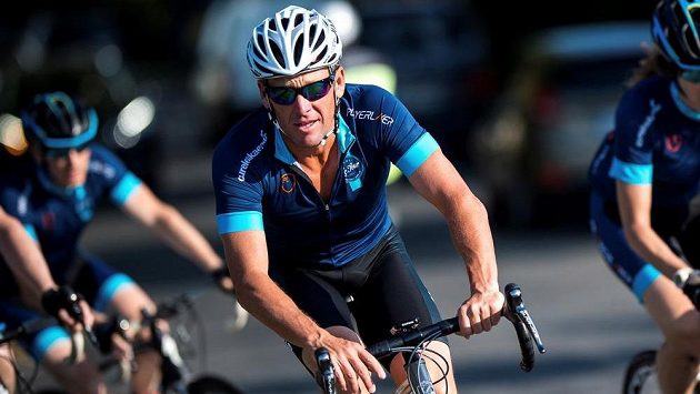 Lance Armstrong na snímku při charitativní akci v roce 2015. Lance Armstrong na snímku při charitativní akci v roce 2015.