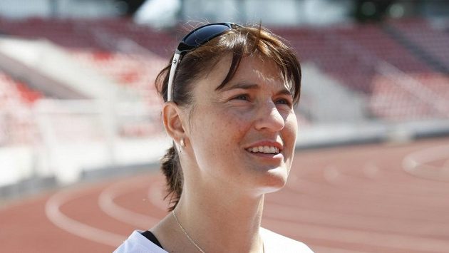 Trénink Nikoly Sudové (na snímku) s členkami atletické skupiny Rychlých holek na stadiónu Evžena Rošického na Strahově. Trénink Nikoly Sudové (na snímku) s členkami atletické skupiny Rychlých holek na stadiónu Evžena Rošického na Strahově.