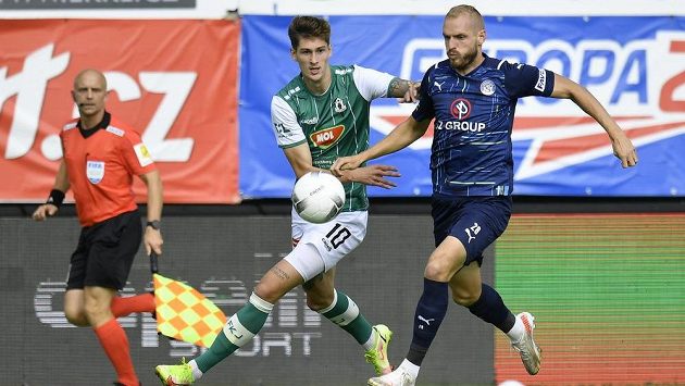 Zleva Tomáš Čvančara z Jablonce a Vlastimil Daníček ze Slovácka. Zleva Tomáš Čvančara z Jablonce a Vlastimil Daníček ze Slovácka.