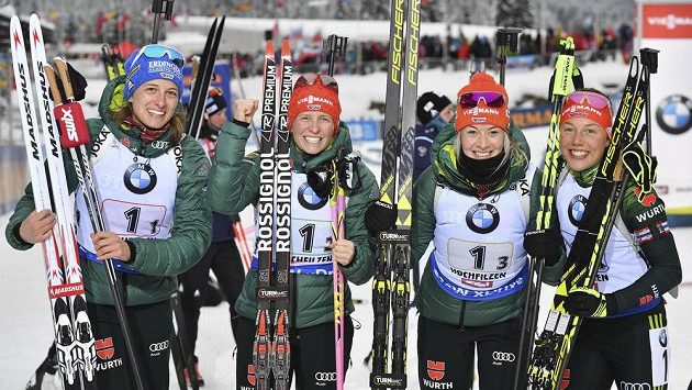 Vítězné kvarteto Německa (zleva) Vanessa Hinzová, Franziska Hildebrandová, Maren Hammerschmidtová a Laura Dahlmeierová. Vítězné kvarteto Německa (zleva) Vanessa Hinzová, Franziska Hildebrandová, Maren Hammerschmidtová a Laura Dahlmeierová.