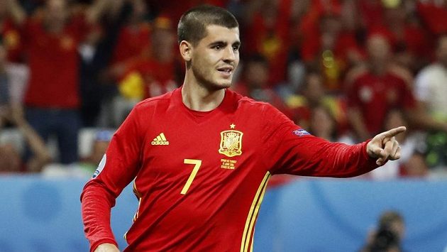 Útočník Álvaro Morata se raduje ze svého druhého gólu proti Turecku na ME. Útočník Álvaro Morata se raduje ze svého druhého gólu proti Turecku na ME.