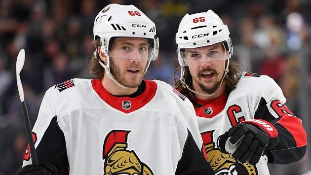 Obránce a kapitán hokejistů Ottawy Erik Karlsson (vpravo) a útočník Mike Hoffman. Budou spolu pokračovat i v příští sezóně? Obránce a kapitán hokejistů Ottawy Erik Karlsson (vpravo) a útočník Mike Hoffman. Budou spolu pokračovat i v příští sezóně?