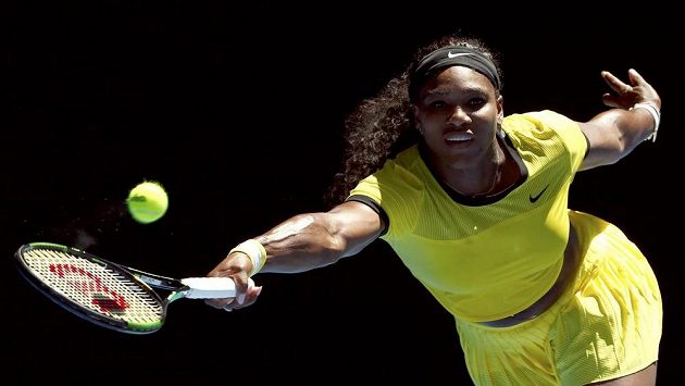 Serena Williamsová z USA v utkání Australian Open proti Italce Camile Giorgiové. Serena Williamsová z USA v utkání Australian Open proti Italce Camile Giorgiové.