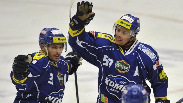 Brněnský obránce Michal Kempný (vlevo) se raduje z gólu proti Zlínu, který vstřelil Jan Hruška (vpravo). Brněnský obránce Michal Kempný (vlevo) se raduje z gólu proti Zlínu, který vstřelil Jan Hruška (vpravo).