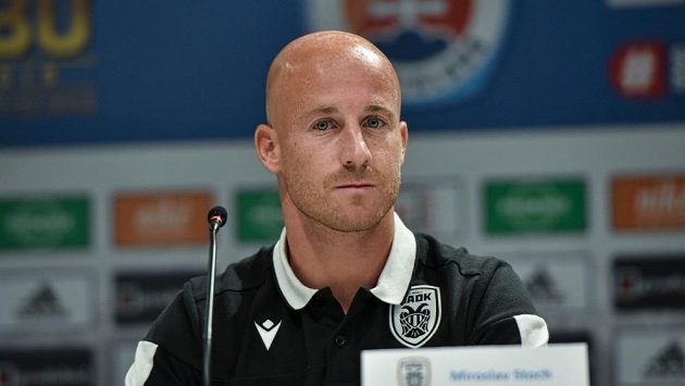 Slovenský fotbalista Miroslav Stoch na tiskové konferenci po utkání 4. předkola Evropské ligy proti Slovanu Bratislava. Slovenský fotbalista Miroslav Stoch na tiskové konferenci po utkání 4. předkola Evropské ligy proti Slovanu Bratislava.