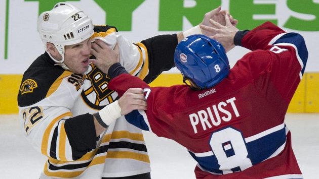 Útočník Bostonu Shawn Thornton (vlevo) v potyčce s Brandonem Prustem z Montrealu. Útočník Bostonu Shawn Thornton (vlevo) v potyčce s Brandonem Prustem z Montrealu.