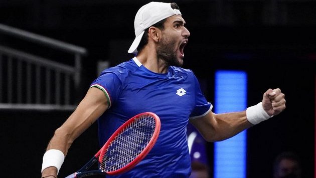 Italský tenista Matteo Berrettini v emocích během utkání Laver Cupu. Italský tenista Matteo Berrettini v emocích během utkání Laver Cupu.