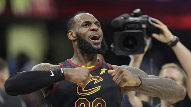 LeBron James z Clevelandu při utkání s Indianou. LeBron James z Clevelandu při utkání s Indianou.