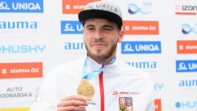 Lukáš Rohan se zlatem z pražské Troji. Lukáš Rohan se zlatem z pražské Troji.