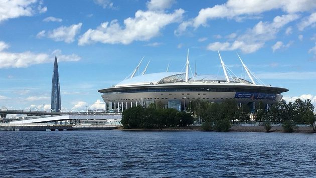 Petrohradská aréna bude v příštím roce hostit nejen finále Ligy mistrů, ale i zápasy evropského šampionátu. Petrohradská aréna bude v příštím roce hostit nejen finále Ligy mistrů, ale i zápasy evropského šampionátu.