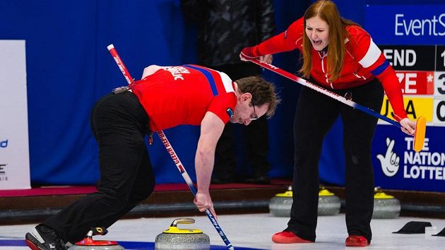 Mistrovství světa v curlingu smíšených dvojic (olympijská kvalifikace)v Aberdeenu. Česká dvojice Zuzana Paulová a Tomáš Paul. Mistrovství světa v curlingu smíšených dvojic (olympijská kvalifikace)v Aberdeenu. Česká dvojice Zuzana Paulová a Tomáš Paul.