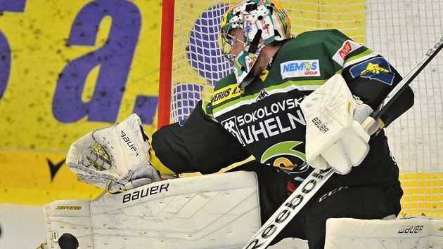 Brankář Varů Vladislav Habal v akci. Brankář Varů Vladislav Habal v akci.