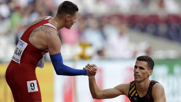 Pavel Maslák (vlevo) si podává ruku s Kevinem Borléem z Belgie po rozběhu na MS. Pavel Maslák (vlevo) si podává ruku s Kevinem Borléem z Belgie po rozběhu na MS.