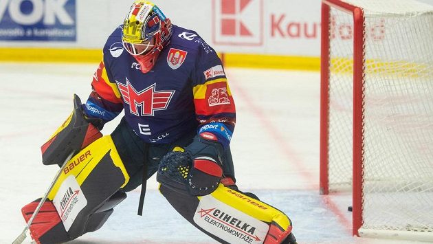 Brankář Českých Budějovic Marek Čiliak poté, co dostal třetí gól. Brankář Českých Budějovic Marek Čiliak poté, co dostal třetí gól.