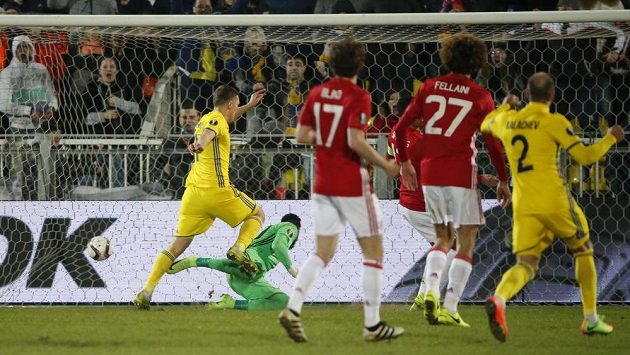 Alexander Bucharov z Rostovu byl jediným úspěšným střelcem v zápase EL s Manchesterem United. Alexander Bucharov z Rostovu byl jediným úspěšným střelcem v zápase EL s Manchesterem United.