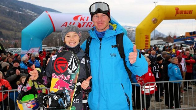 Martin Černík se svojí nejúspěšnější svěřenkyní Šárkou Pančochovou. Martin Černík se svojí nejúspěšnější svěřenkyní Šárkou Pančochovou.
